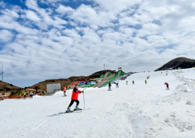桂林人的专属滑雪天堂 ，华南地区首个高山户外滑雪场，桂林天湖滑雪场。